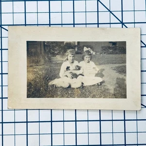 Postcard RPPC AZO Vintage Real Photo 2 Young Girls with Cat in Yard 1904-1918 - Picture 1 of 3