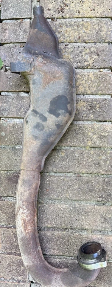 Kawasaki KT250 1975 1976 tubo de escape cámara de expansión y brida 18001-152-21 Foto 1 de 4