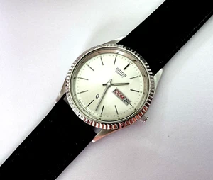 Vintage Citizen 1100-R12527 Quartz GN-4W-S Men's Watch Day / Date Runs - Picture 1 of 16