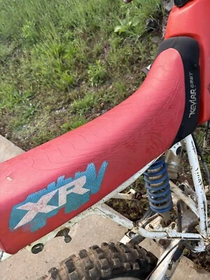 1987 HONDA XR250R SEAT SADDLE 77200-KT1-770 MAY FIT OTHER YEARS OEM COVER - Image 1 of 2