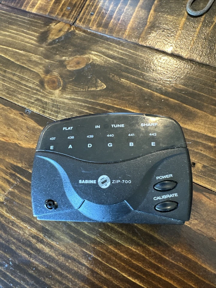 Sintonizador de guitarra y bajo Sabine ZIP-700 9V a batería rápido fácil de usar Foto 1 de 3