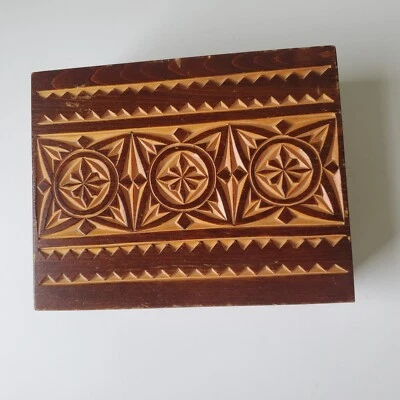 Caixa de joias retangular de madeira vintage lembrança esculpida à mão feita na URSS 8 x 6 - Imagem 1 de 4