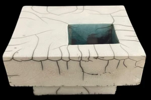 Raku Keramik Ikebana Sockel Vase Eileen Simpson weiß, türkis 5,75 x 4,75 x 3" - Bild 1 von 24