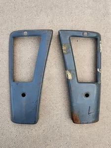 Original 1942 Chevrolet Car Front Parking Light Bezel Trim L&R Pair OEM 42 Chevy - Foto 1 di 12