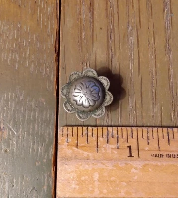 Vintage 5/8" Prata Níquel Recortado Chicago Parafuso Freio Rede Headstall Concho - Imagem 1 de 4