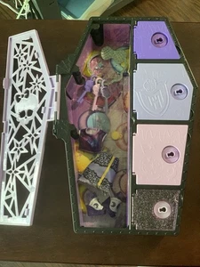 Monster High Skulltimate Secret Fearidescent Clawdeen Wolf Locker & Accessories - Picture 1 of 7