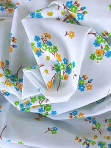 Bulk Floral Light Weight Poly Cotton Fabric 115cm Long x 112cm Wide Craft   - Bild 1 von 3