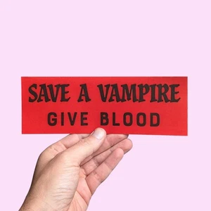 Save A Vampire, Give Blood! Lustiger Auto Autoaufkleber, roter okkult Aufkleber, Ggoth - Bild 1 von 2
