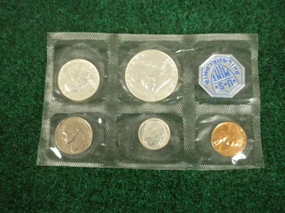 1959 - U.S. Mint proof set - sealed in cellophane - No envelope or COA - Image 1 of 2