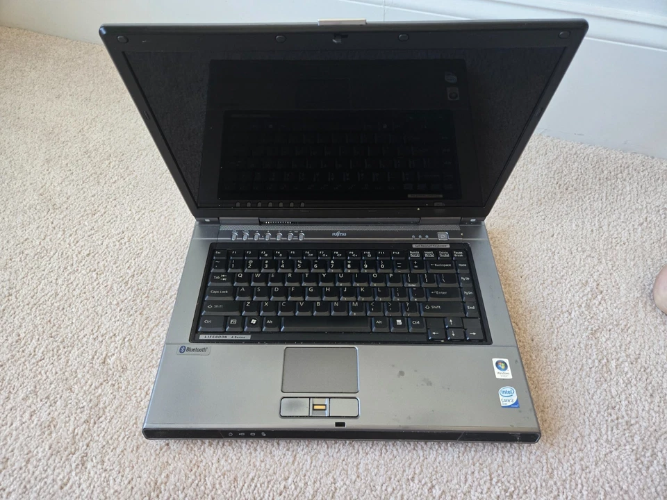 Fujitsu LifeBook A6020 15.4" Core Duo T5500@1.66GHz 2GB Ram GB SIN HDD/OS Foto 1 de 4
