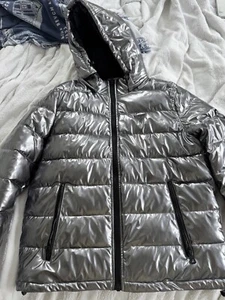 Chaqueta acolchada Guess plateada con espejo para hombre talla L cremallera con parches de capucha desmontables - Imagen 1 de 9