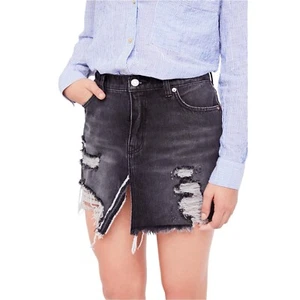 NUEVO CON ETIQUETAS FREE PEOPLE Mujer Talla 27 Negro Vaquero Desgastado Mini Falda - Imagen 1 de 7