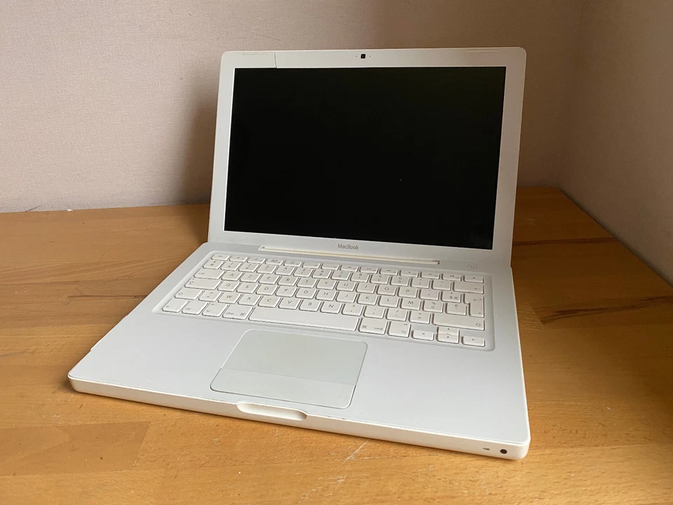 PC Portable Apple MacBook 2007 A1181 13" Intel Core 2 Duo - Photo 1/4
