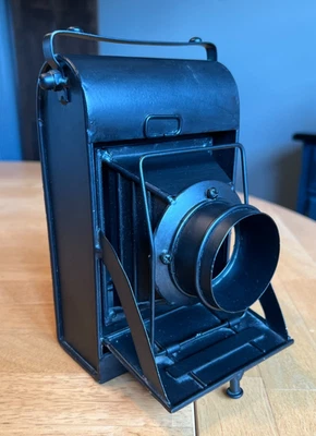 Decoración de arte de exhibición de cámara vintage de metal Foto 1 de 4