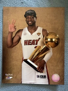 Dwyane Wade "MIAMI HEAT" 8x10 Photo MVP Trophy certified picture - Picture 1 of 2