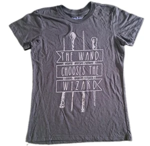 Harry Potter Juniors T-Shirt Small New The Wand Chooses The Wizard Graphic Tee - Picture 1 of 6