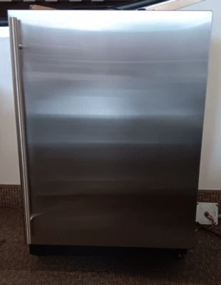 U-Line U-3024RS-00A 3024R REFRIGERATOR 24" RHH STAINLESS 3000 Right-hand - Image 1 of 4