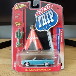 Johnny Lightning 1962 Lincoln Continental Convertible Diecast 1:64 Blue - Picture 1 of 8