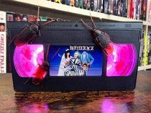 Beetlejuice w/ Bugs + Remote - Picture 1 of 2