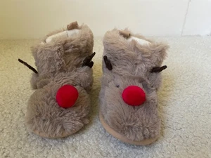 CUTE UNISEX BABY BOY/GIRL CHRISTMAS RUDOLF SLIPPERS BOOTIES AGE 6-9 MONTHS BNWOT - Picture 1 of 9