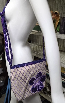 Cartera Bandolera Playa Vera Bradley Cachemira Amatista Púrpura Flor Nueva con Etiquetas Foto 1 de 4