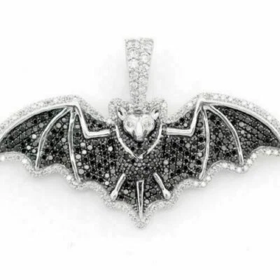 Colgante de murciélago volador de diamantes de corte redondo de 2,20 quilates con acabado en oro blanco de 14 quilates Foto 1 de 3