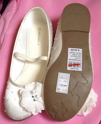 John Lewis. Zapatos para dama con flores de diamante, Reino Unido 4. Foto 1 de 4