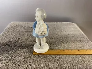 "Encantadora figura de colección de porcelana de Baviera de porcelana ""Niña con flores"", W. Alemania - Imagen 1 de 12