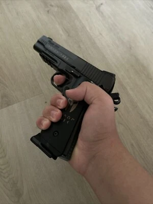 Pistola de aire comprimido de juguete de Airsoft Foto 1 de 4