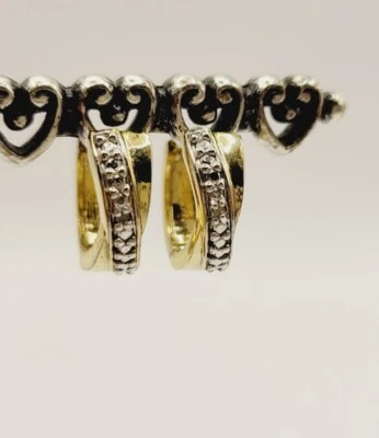 Pendiente de aro Macy's de oro de 18 quilates sobre plata de ley con detalles de diamantes Foto 1 de 4