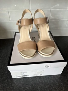 Nine West Beige Wedges Size 6 - Picture 1 of 6