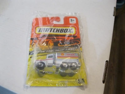 Matchbox 1993 Shell Peterbilt Tanker #56 escala 1:64 diecast - nuevo en tarjeta Foto 1 de 2