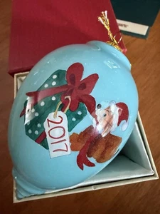 Nuevo en caja Pier 1 Li Bien soplado pintado a mano adorno de vidrio 2017 un cachorro de Santa ovalado - Imagen 1 de 5