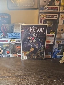 Venom #22 Variant - Picture 1 of 14