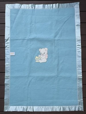 Manta de bebé con ribete de satén oso azul vintage apliques de regalo edredón granja Foto 1 de 4