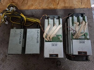 1 Bitmain S9i + 1 Bitmain S9 + 2 PSU APW3++ - Picture 1 of 11