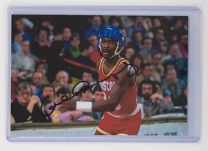 Calvin Murphy signiertes 4x6 Foto - Houston Rockets Auto trägt Hockeyhelm - Bild 1 von 2
