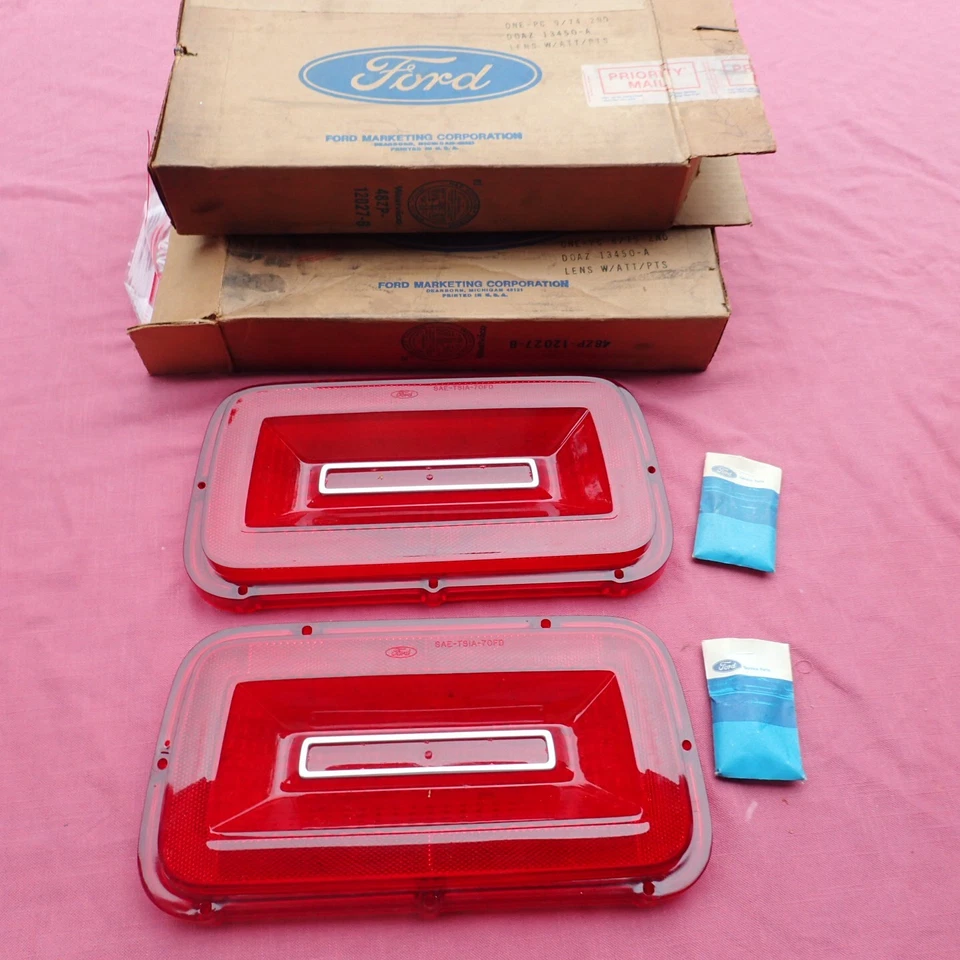 Ford Galaxie 1970, lentes de luz trasera LTD, par, ¡nuevo en stock! Lámpara lente D0AZ-13450-A Foto 1 de 4