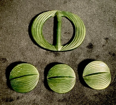 Lot OF 3 Vintage Bakelite Buttons And Buckle Dark Green Patterned - Image 1 of 4