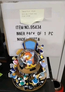 Raro mappamondo di neve Disney Paperino attraverso gli anni "Donald Duck Song" funzionante! - Foto 1 di 11