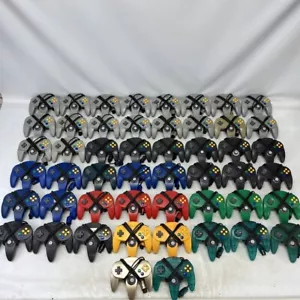 Controller Nintendo 64 colore casuale lotto di 50 spazzatura per parti - Foto 1 di 7