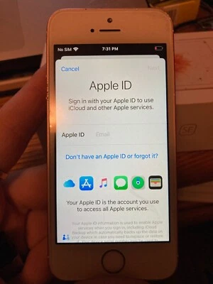 Apple iPhone SE 32GB, Rose Gold, T-Mobile Locked w/ original box & otter box - Image 1 of 4