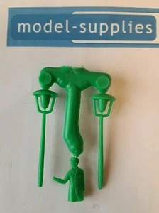 Matchbox A1-B - Reproduction BP Petrol Pump Green Plastic Man & Lamps Set - Picture 1 of 2