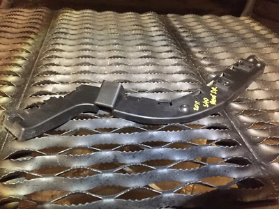 05-11 VOLVO S40 SOPORTE DE MONTAJE PARA PARACHOQUES TRASERO LADO CONDUCTOR OEM Foto 1 de 4