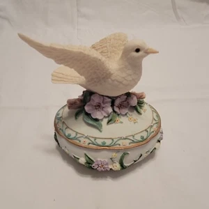 Songbird Treasures Dove Music Box ~ Heritage House ~ Plays Greensleeves - Picture 1 of 8