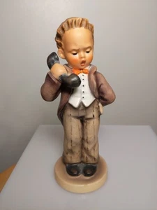 Figura Hummel "Hola" 124/0, TMK5, 1972-1979, niño hablando por teléfono  - Imagen 1 de 5