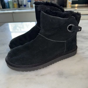 Koolaburra by UGG Black Suede Ankle Boots Booties-Faux Fur Lined-US 7 - Picture 1 of 9