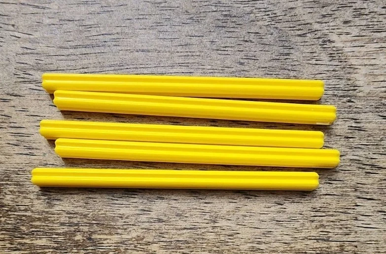 LEGO Yellow Technic, Axle 9L. QTY 5. Part No. 60485. - Image 1 of 1