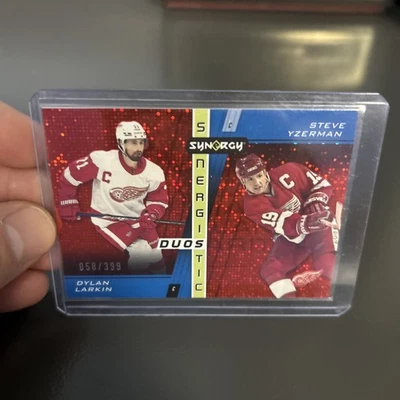 2021-22 UD Synergy Synergistic Duos Red Larkin/Yzerman SD-6 Red Wings 58/399 Foto 1 de 4