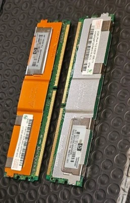 UAU!!! 2 cartões de memória Hynix 2GB 2Rx4 PC dois por US$ 25!!! 8 GB cada!!! UAU!!! - Imagem 1 de 3